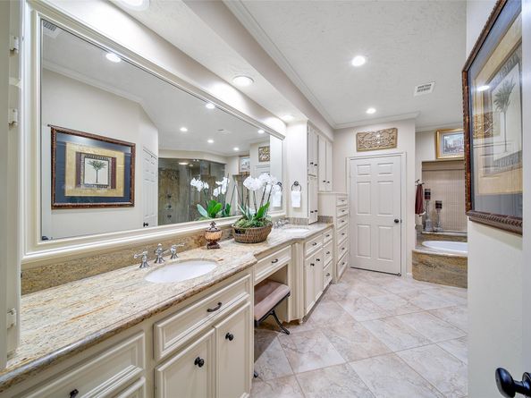 1723 Hidden Villas Drive, Kingwood TX 77339