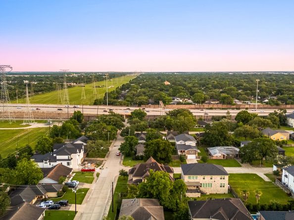 4302 Meyerwood Drive, Houston TX 77096
