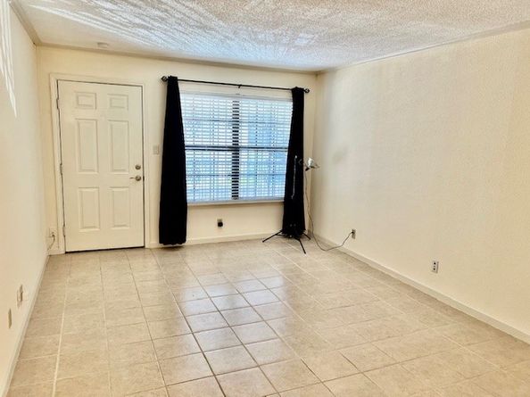 606 Marshall Street B36, Houston TX 77006