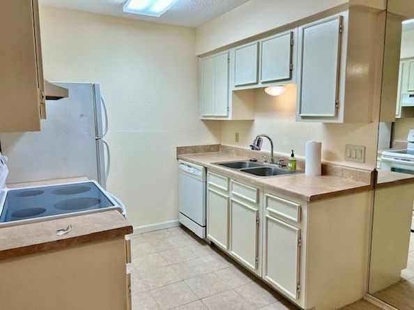 606 Marshall Street B36, Houston TX 77006
