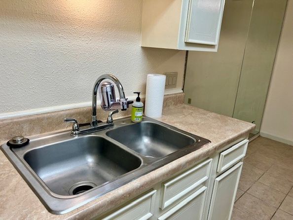 606 Marshall Street B36, Houston TX 77006
