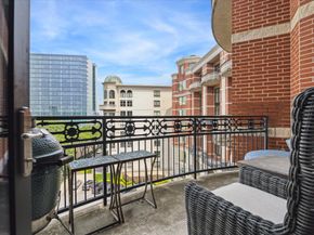 5005 Hidalgo Street 601, Houston TX 77056