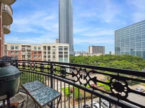 5005 Hidalgo Street 601, Houston TX 77056