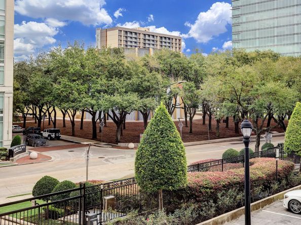 5005 Hidalgo Street 601, Houston TX 77056