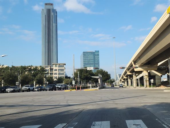 5005 Hidalgo Street 601, Houston TX 77056