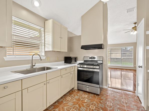 16019 Mission Village Drive, Houston TX 77083