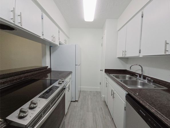 3224 Timmons Lane 111, Houston TX 77027