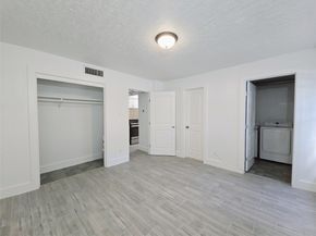 3224 Timmons Lane 111, Houston TX 77027