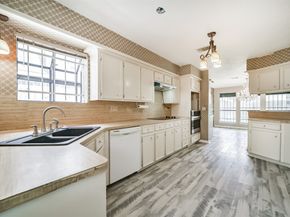 11726 Pecan Creek Drive, Houston TX 77043