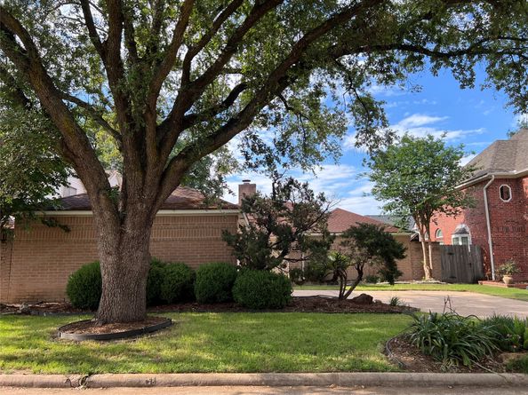 11726 Pecan Creek Drive, Houston TX 77043