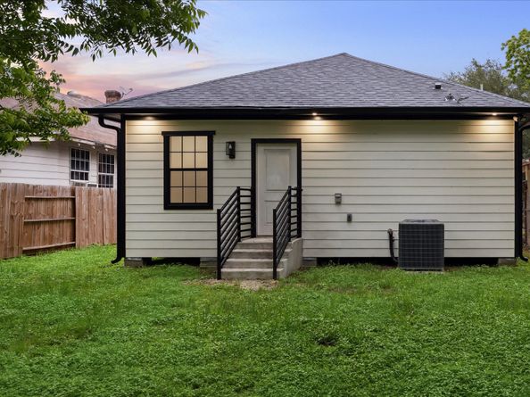 228 Lenox Street, Houston TX 77011
