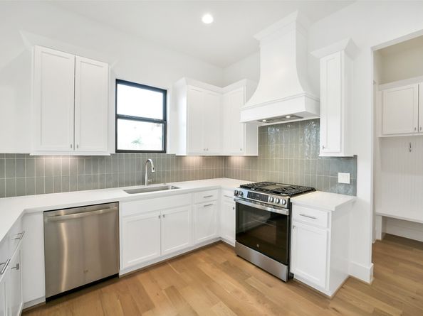 1103 Western Edge Drive, Houston TX 77008