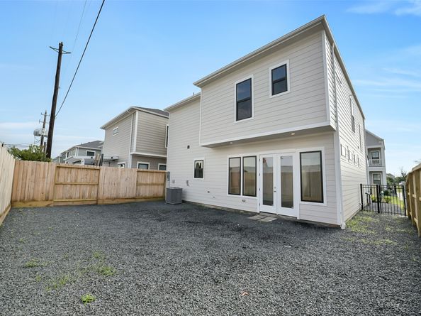 1103 Western Edge Drive, Houston TX 77008