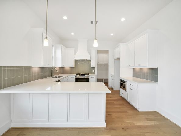 1103 Western Edge Drive, Houston TX 77008