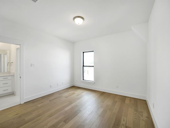 1103 Western Edge Drive, Houston TX 77008