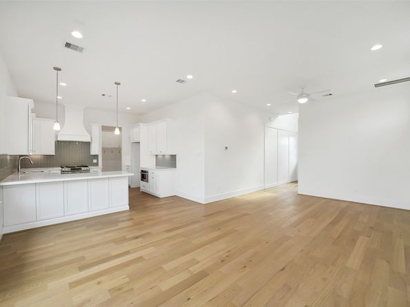 1103 Western Edge Drive, Houston TX 77008