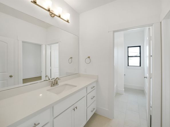 1103 Western Edge Drive, Houston TX 77008