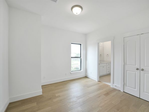 1103 Western Edge Drive, Houston TX 77008