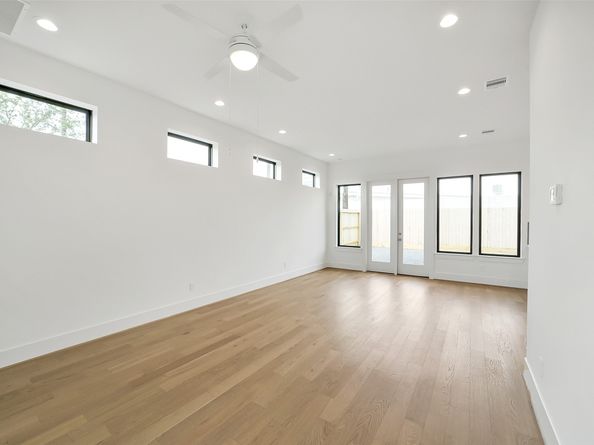 1103 Western Edge Drive, Houston TX 77008