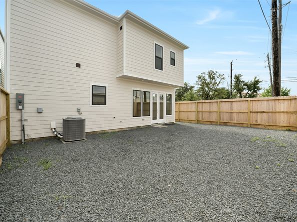 1103 Western Edge Drive, Houston TX 77008