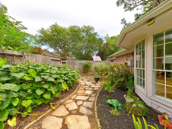 3910 Sand Myrtle Drive, Houston TX 77059