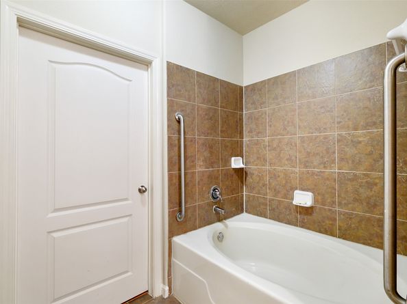 1711 Old Spanish Trail 128, Houston TX 77054