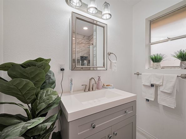 8107 Dillon Street, Houston TX 77061