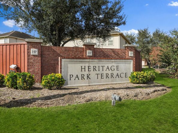 4722 Lunsford Hollow Lane, Friendswood TX 77546