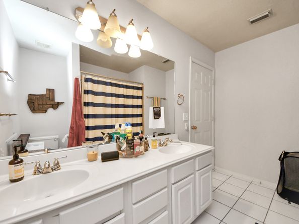 70 N Lace Arbor Drive, The Woodlands TX 77382