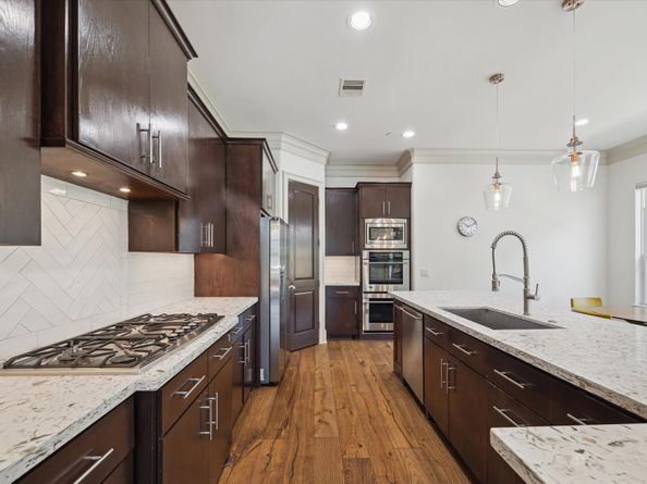 86 S Creekside Court, Houston TX 77055