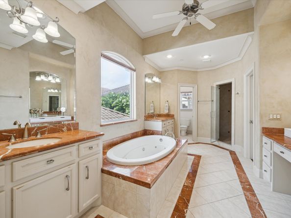 86 S Creekside Court, Houston TX 77055