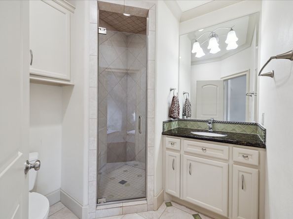 86 S Creekside Court, Houston TX 77055