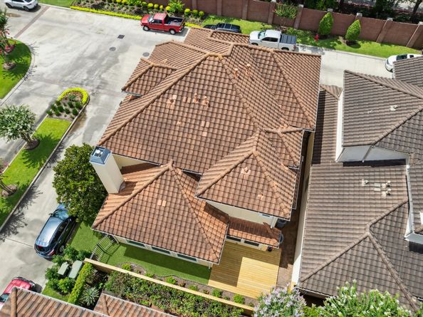 86 S Creekside Court, Houston TX 77055