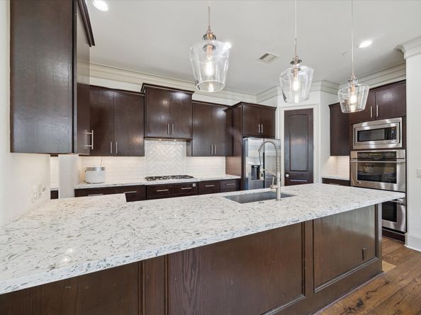 86 S Creekside Court, Houston TX 77055