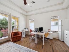 86 S Creekside Court, Houston TX 77055