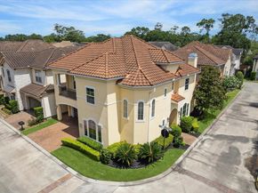 86 S Creekside Court, Houston TX 77055