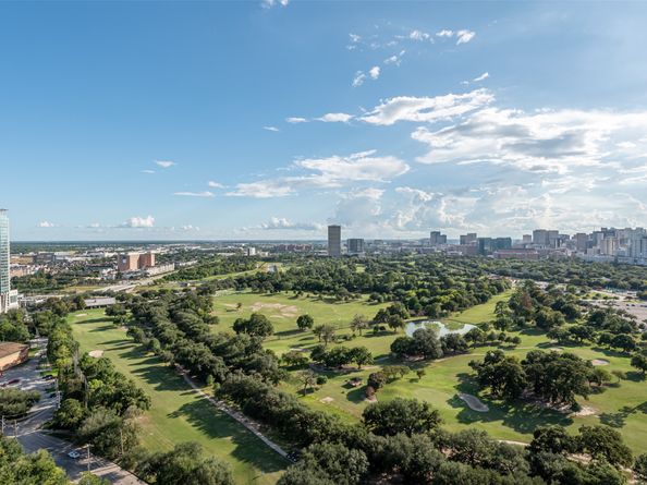 1701 Hermann Drive 24B, Houston TX 77004