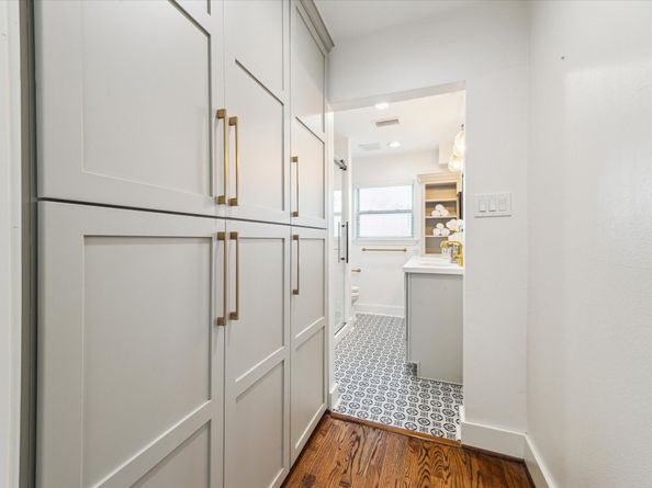 7811 Skyline Drive, Houston TX 77063