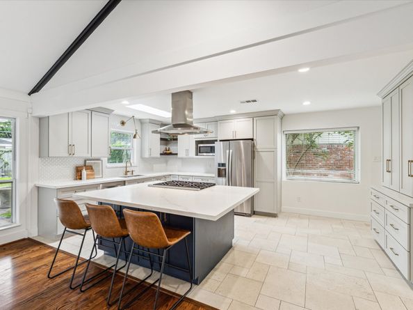 7811 Skyline Drive, Houston TX 77063