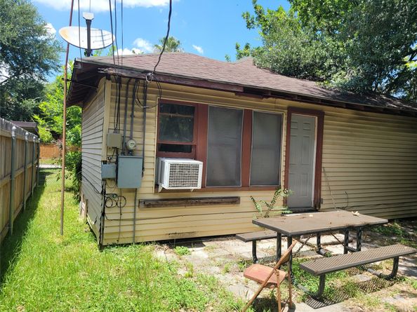 1032 Algregg Street, Houston TX 77009