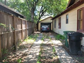 1032 Algregg Street, Houston TX 77009