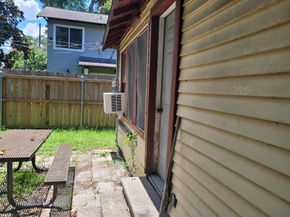 1032 Algregg Street, Houston TX 77009