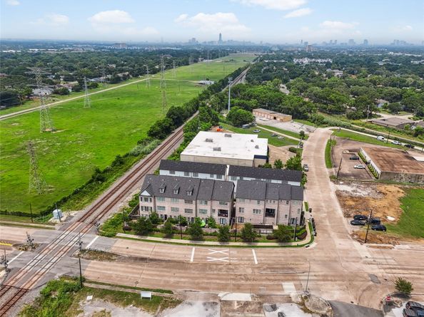 10756 Craighead Drive, Houston TX 77025