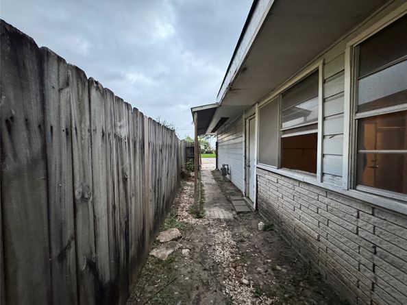 1102 Laurentide Street, Houston TX 77029