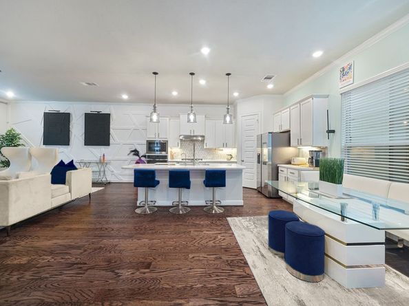 4008 Centre Glen Drive, Houston TX 77043