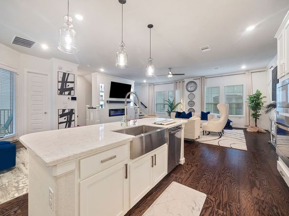 4008 Centre Glen Drive, Houston TX 77043