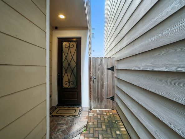 920 W 20th Street B, Houston TX 77008