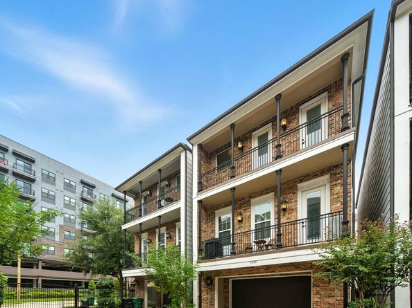 920 W 20th Street B, Houston TX 77008