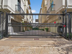 2624 Helena Street, Houston TX 77006