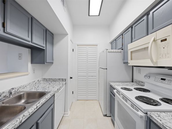 6500 Harbor Town Drive 3208, Houston TX 77036